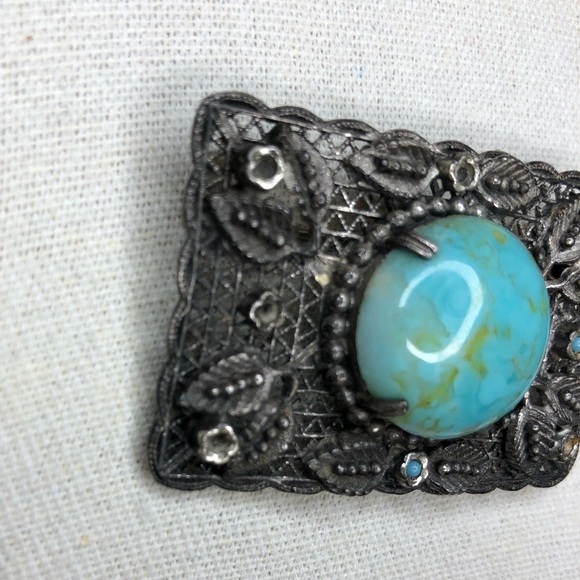 Vintage Filigree Victorian Style Brooch with Glass Cabochon - Picture 3 of 5